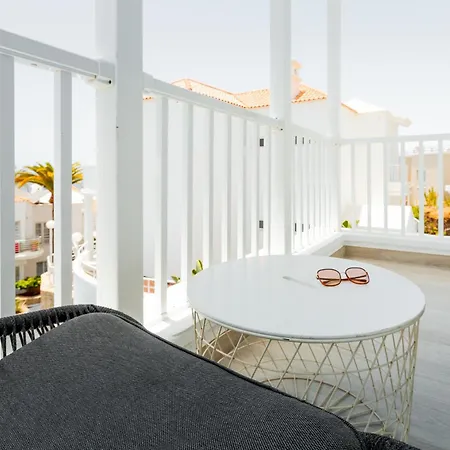 Lägenhet Spacious With Ocean View