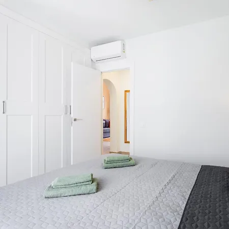 Spacious With Ocean View Apartman